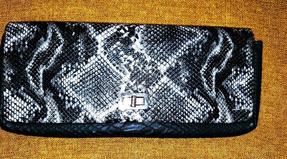 🖤🤍 clutch